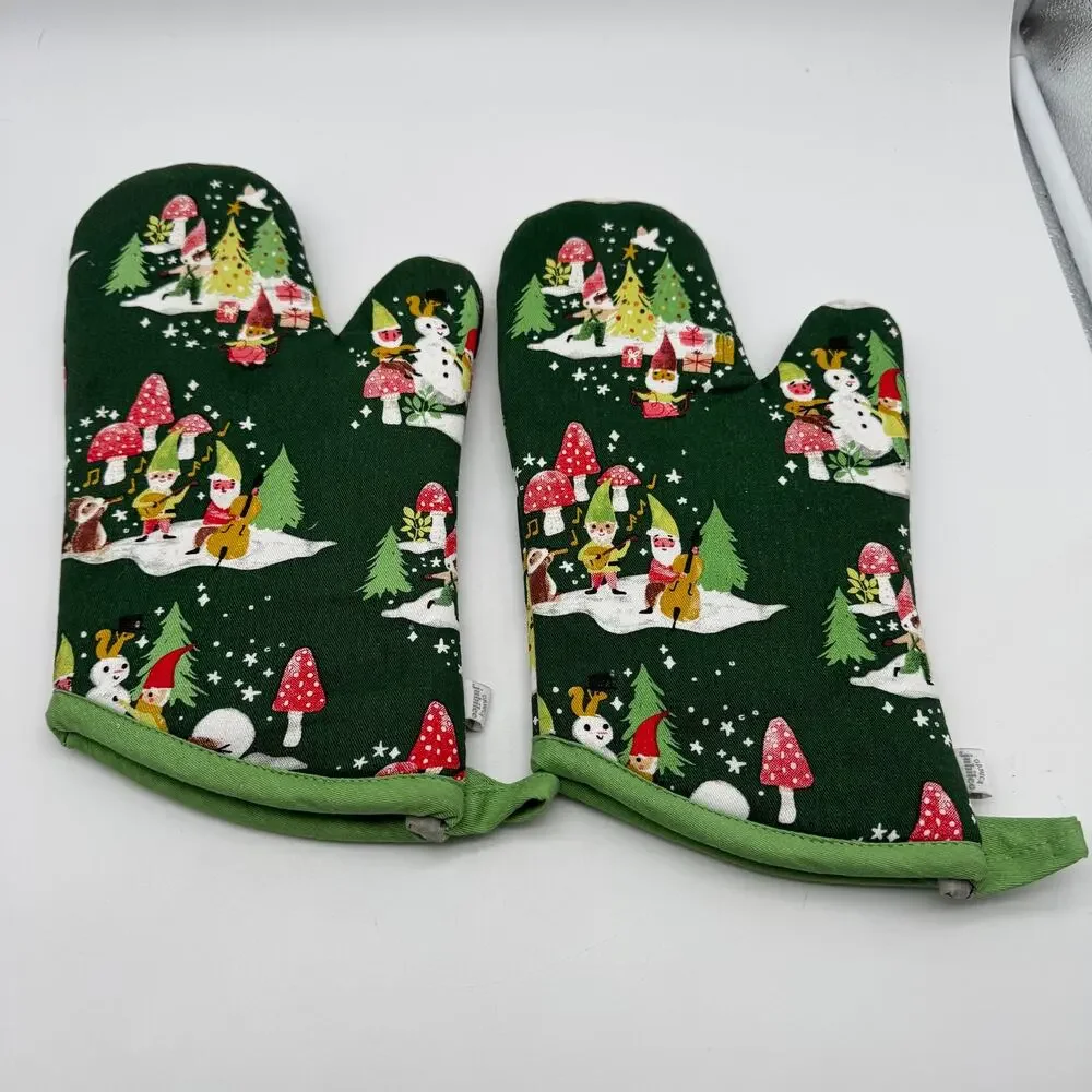 Danica Jubilee Christmas Oven Mitts Pair Gnomes Snowman Holiday Kitchen Decor